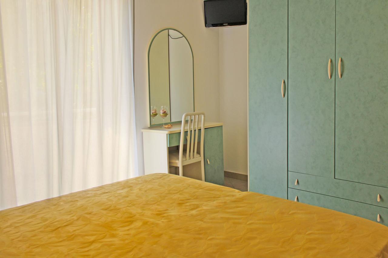 Hotel Flora Bellaria-Igea Marina Dış mekan fotoğraf